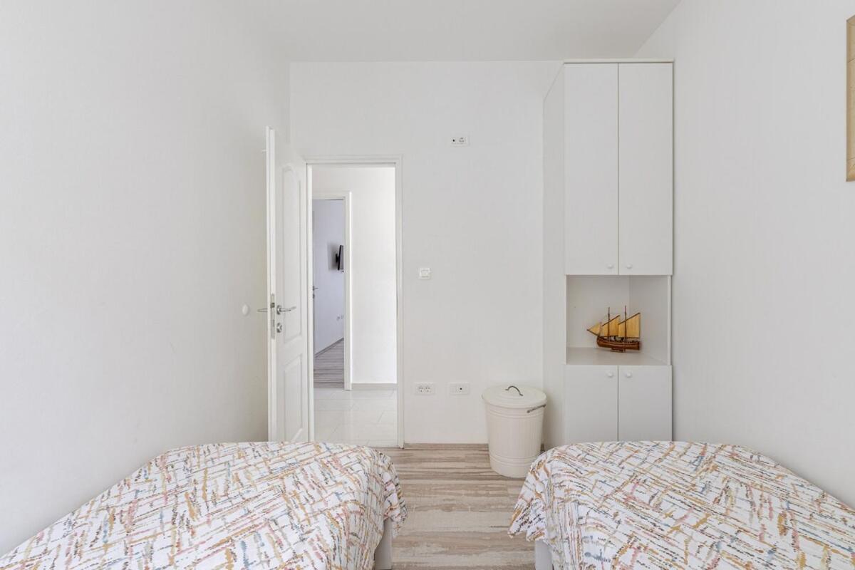 Lu Apartment