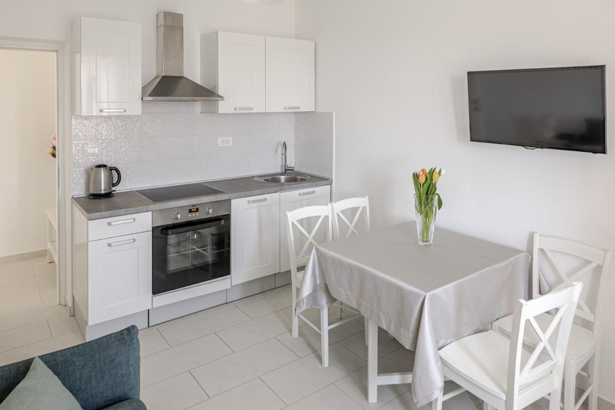 Lu Apartment Split