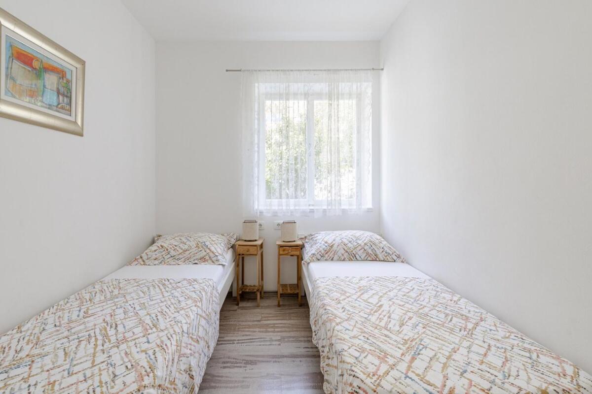 Lu Apartman *